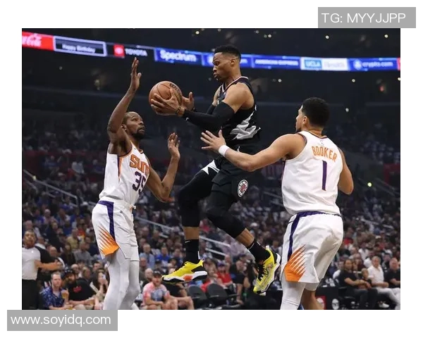 拉塞尔威斯布鲁克的传奇之路与篮球生涯的辉煌成就解析